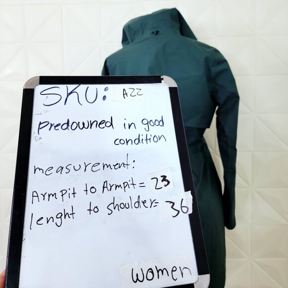 Lululemon Women's Green Jasper Rain Rebel Hooded Waterproof Rain Jacket Size 12 - Picture 9 of 9